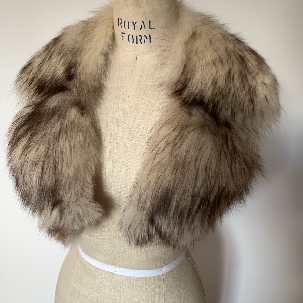 SOLD Vintage Genuine Fox Fur Collar in Cream with dark brown tips